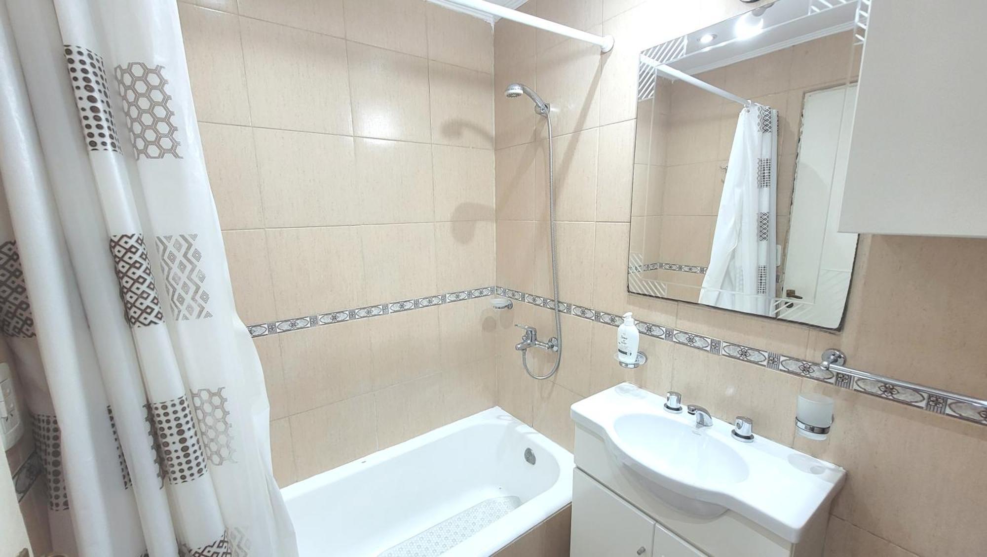 Luminoso, Muy Completo Y Bien Ubicado Departamento De 2 Ambientes - Limite De Retiro/recoleta Apartment